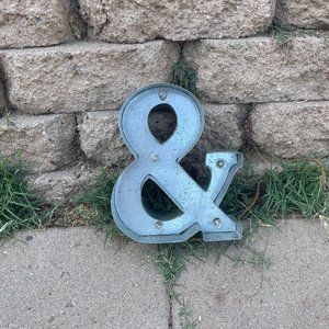 Light Up Metal "&" Sign
